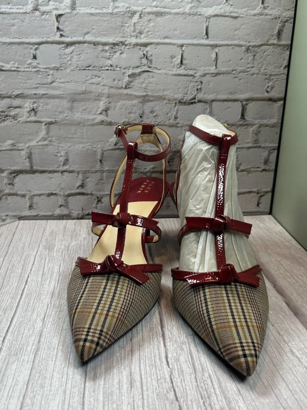 ALEX MARIE AINSLEY T STRAP HEELS 9.5